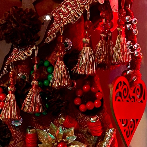 KEEPSAKE Luxury Christmas Stockings - Picture 9 of 10